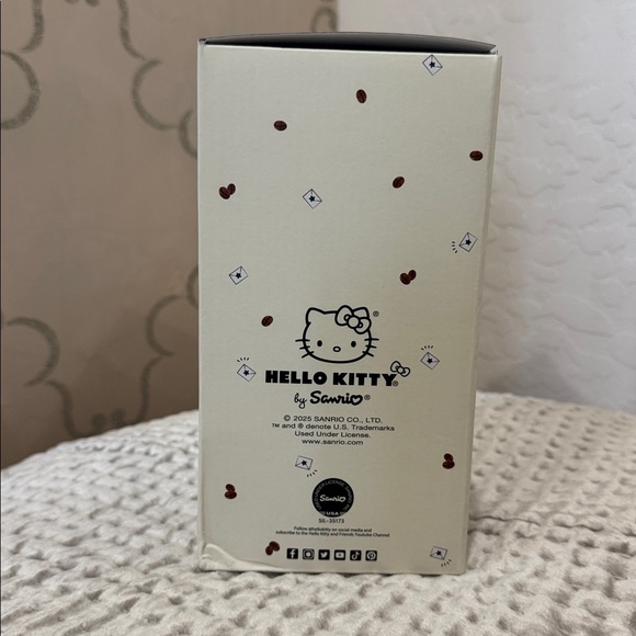 Starbucks Hello Kitty Push - Picture 3 of 7